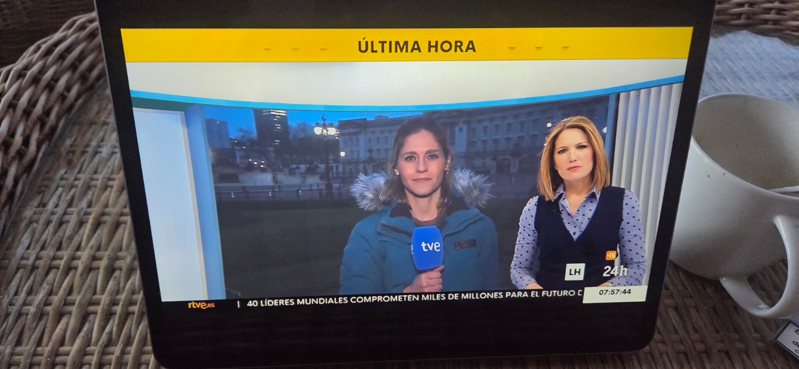 Olivia live from London