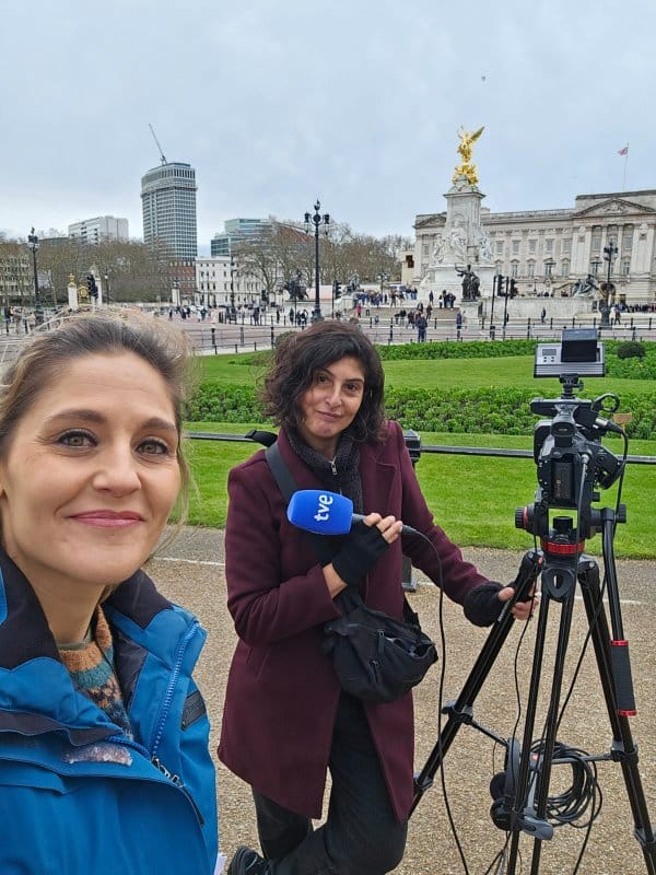 Olivia reporting live from Buckingham Palace on her last day in London