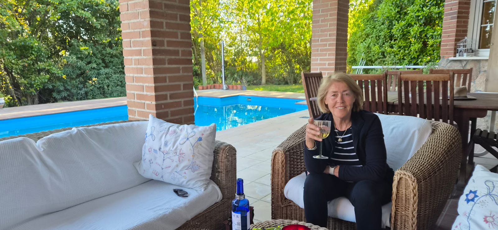 Pistachio and wine time by the pool on Friday evening